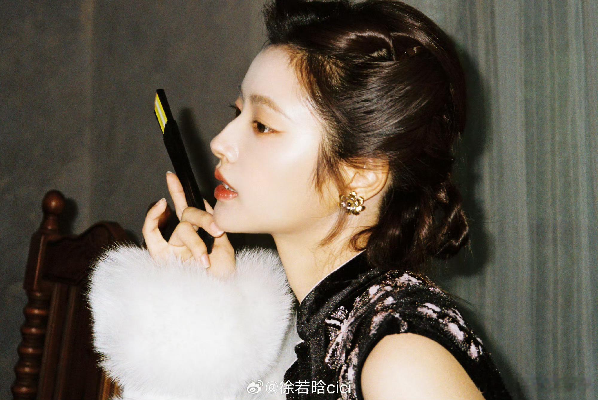 好暖心的小女孩 