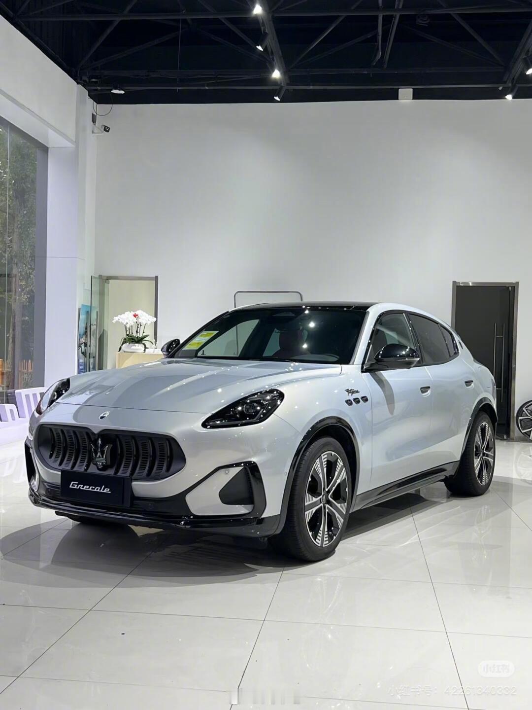 实车大概是这样子，据说35.88万是贷款价，每台现车基本上都带几万块钱选配，落地