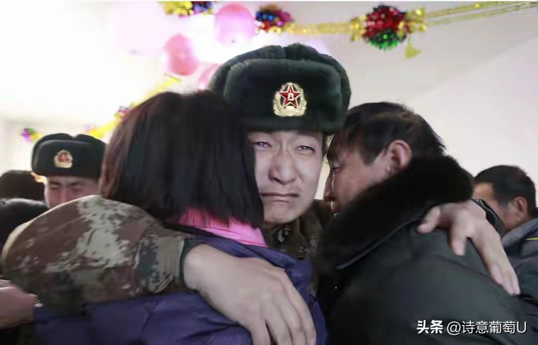 今年42岁的我，在部队干了整整20年，军衔是正营职，后来选了“逐月”这条路。本来