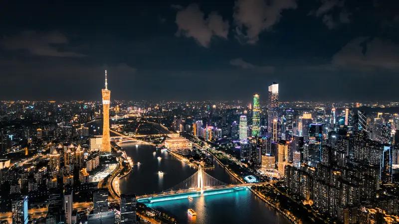 提到广东，我印象最深的就是它堪称“吃货的天堂”。早上来碗软糯香甜的粥，那口感就像