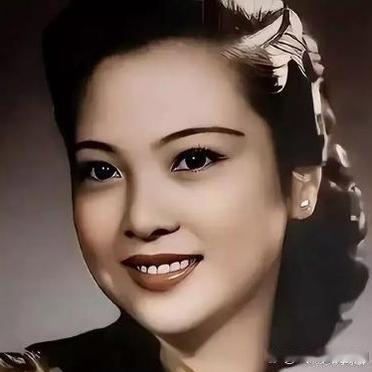 1938年，41岁戴笠借口加班，把秘书余淑衡，带到了卧房。戴笠递给她一杯咖啡：“