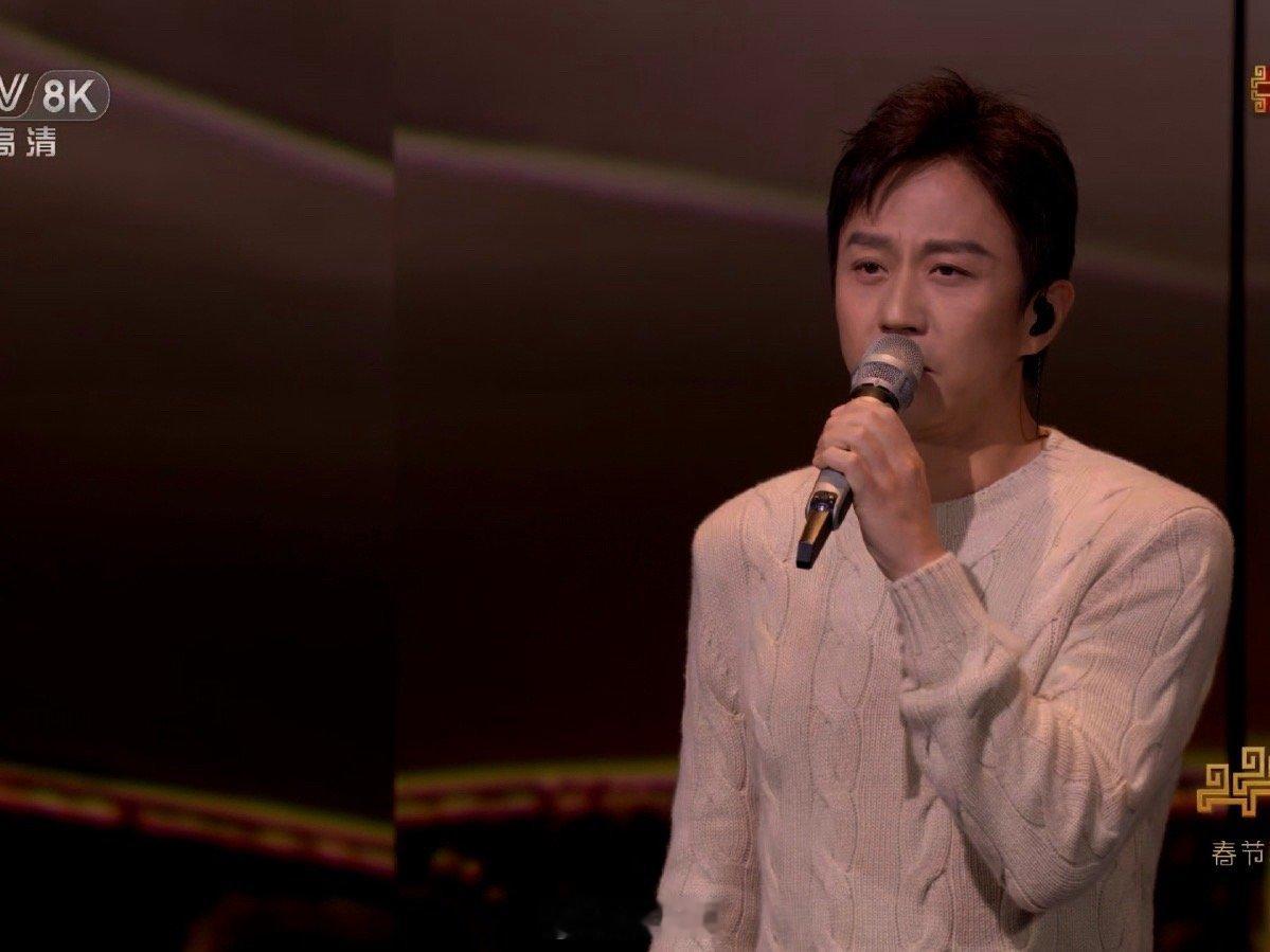 春晚段子大考邓超牛劲使完了 哈哈哈哈哈啥情况啊这是，独唱的邓超这是要走温情路线了