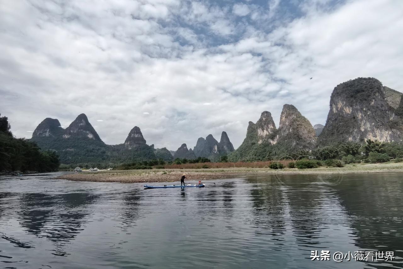 都说桂林山水甲天下，阳朔山水甲桂林。而兴坪漓江，是漓江山水的精华。

百闻不如一