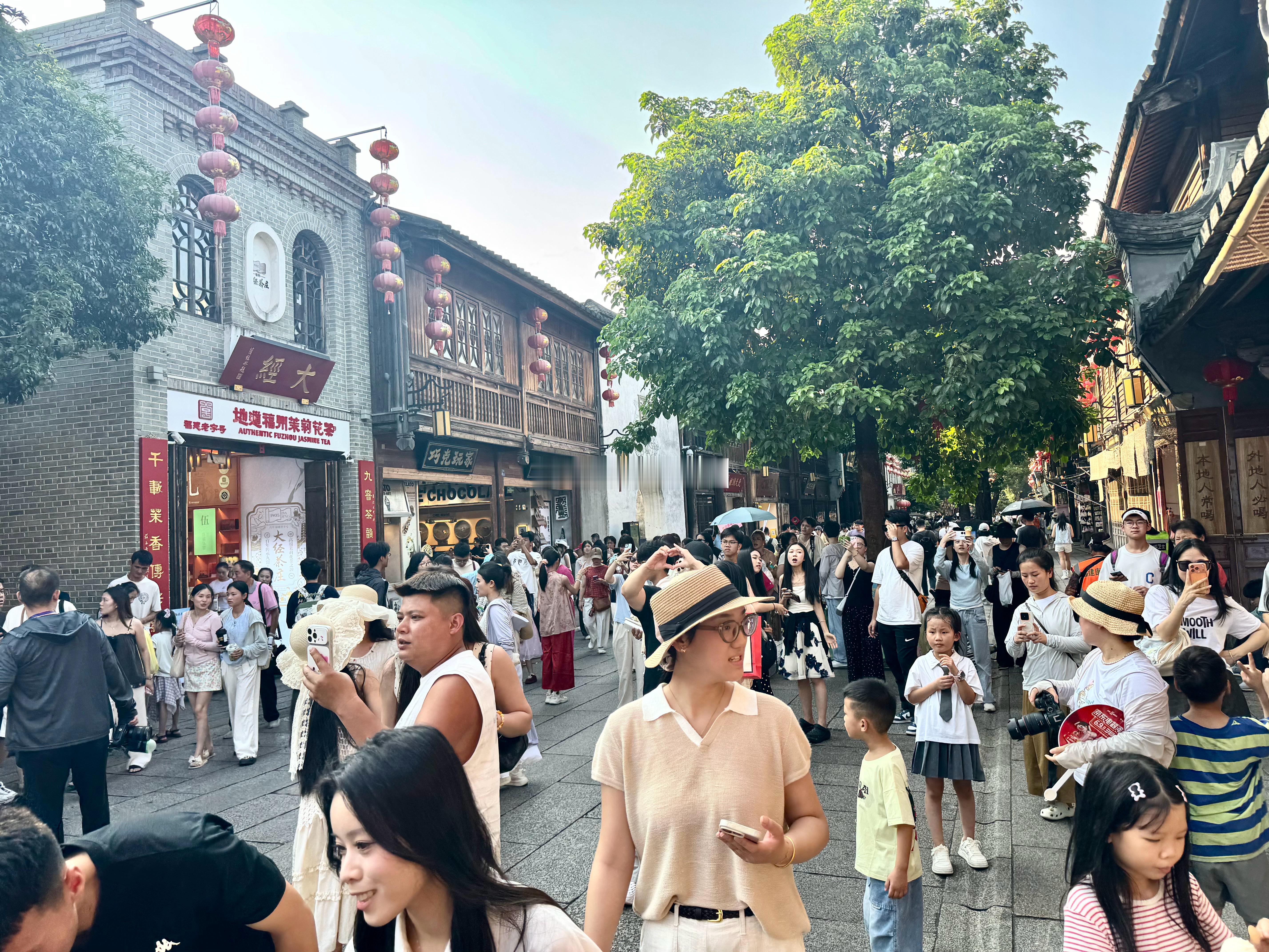 大暑高温来袭！福州三七旅游人气火热 