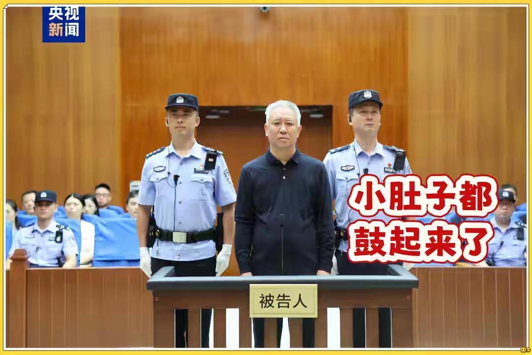 港媒曝光许家印的奢华生活，简直惊掉下巴。他坐拥3架私人飞机，每年花700万抽雪茄
