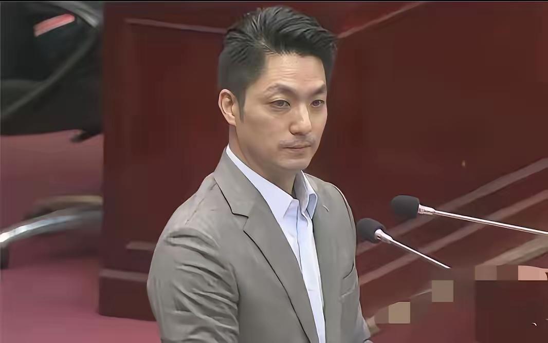 最近蒋家那个后人，又喊话想把两口棺椁迁回大陆，奉化那边连地都有人提过选好了。
我