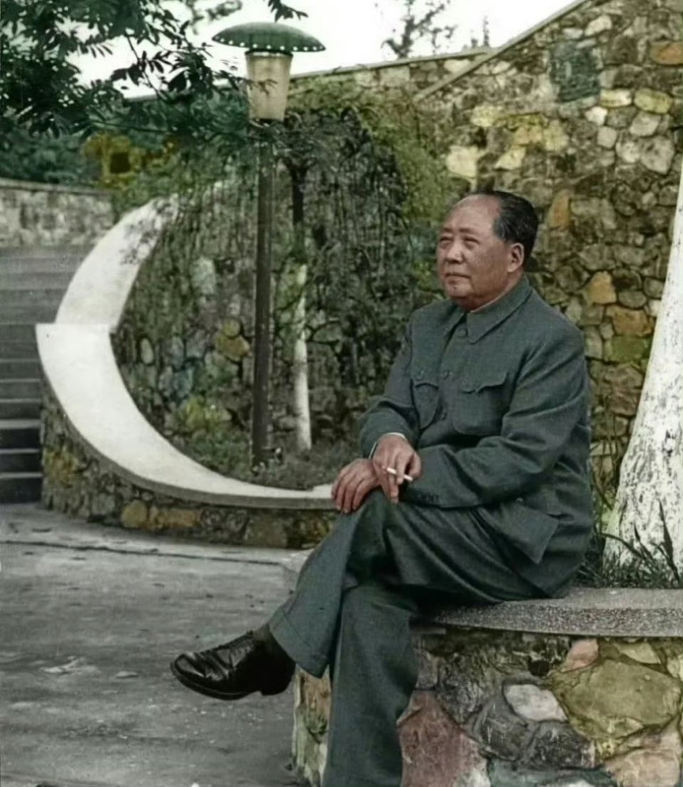 失去了毛主席思想就像是丢了灵活，所有人都会变得焦虑！即使生活质量提高，反而不会快