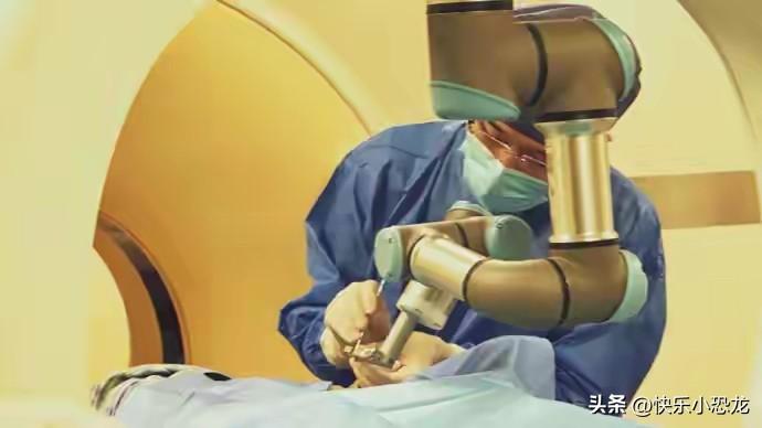 太了不起！77岁老人身患两种癌症，危险的肿瘤紧紧贴着心脏生长，手术风险极高。上海