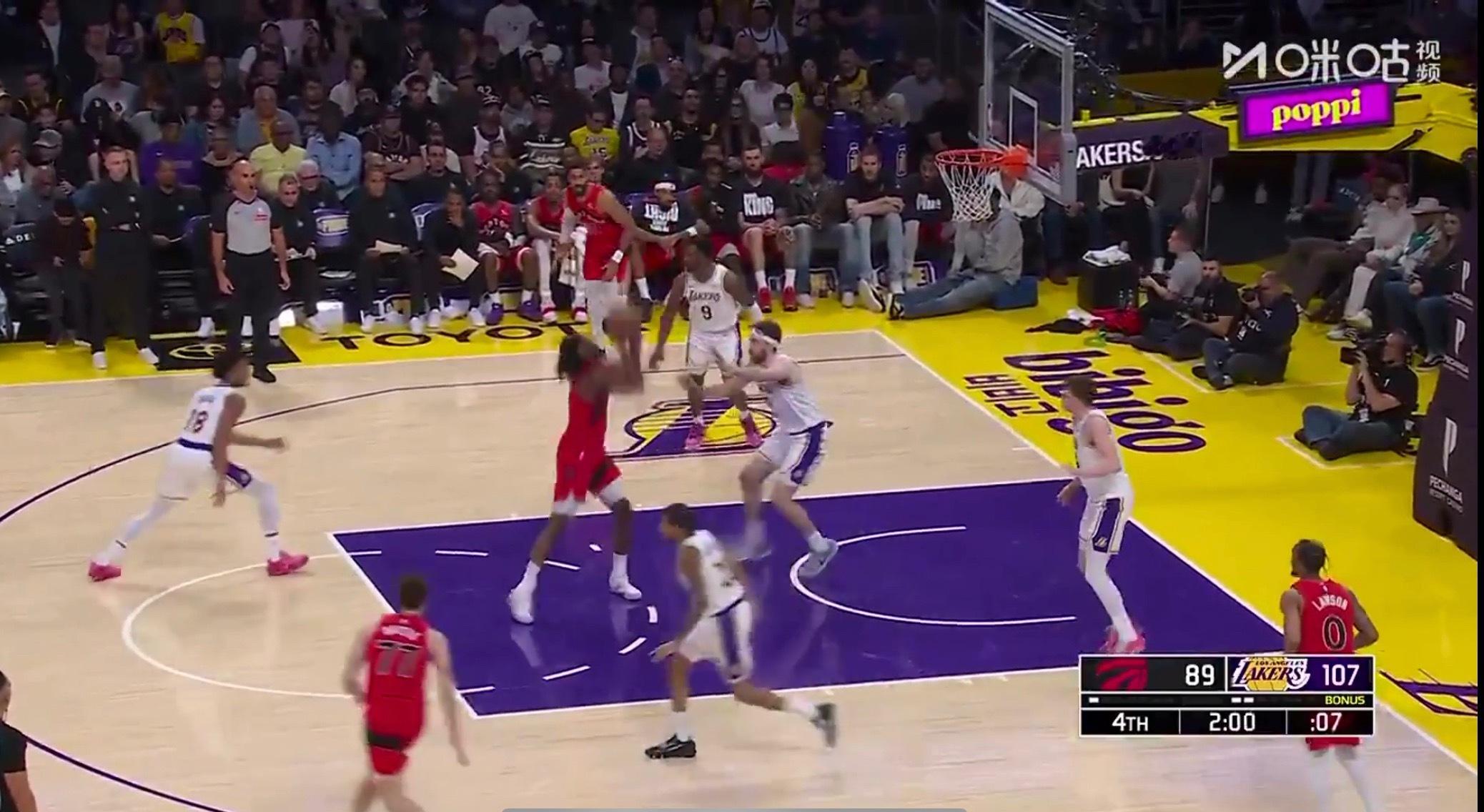 下主力，湖人赢了，垃圾时间。猛龙vs湖人