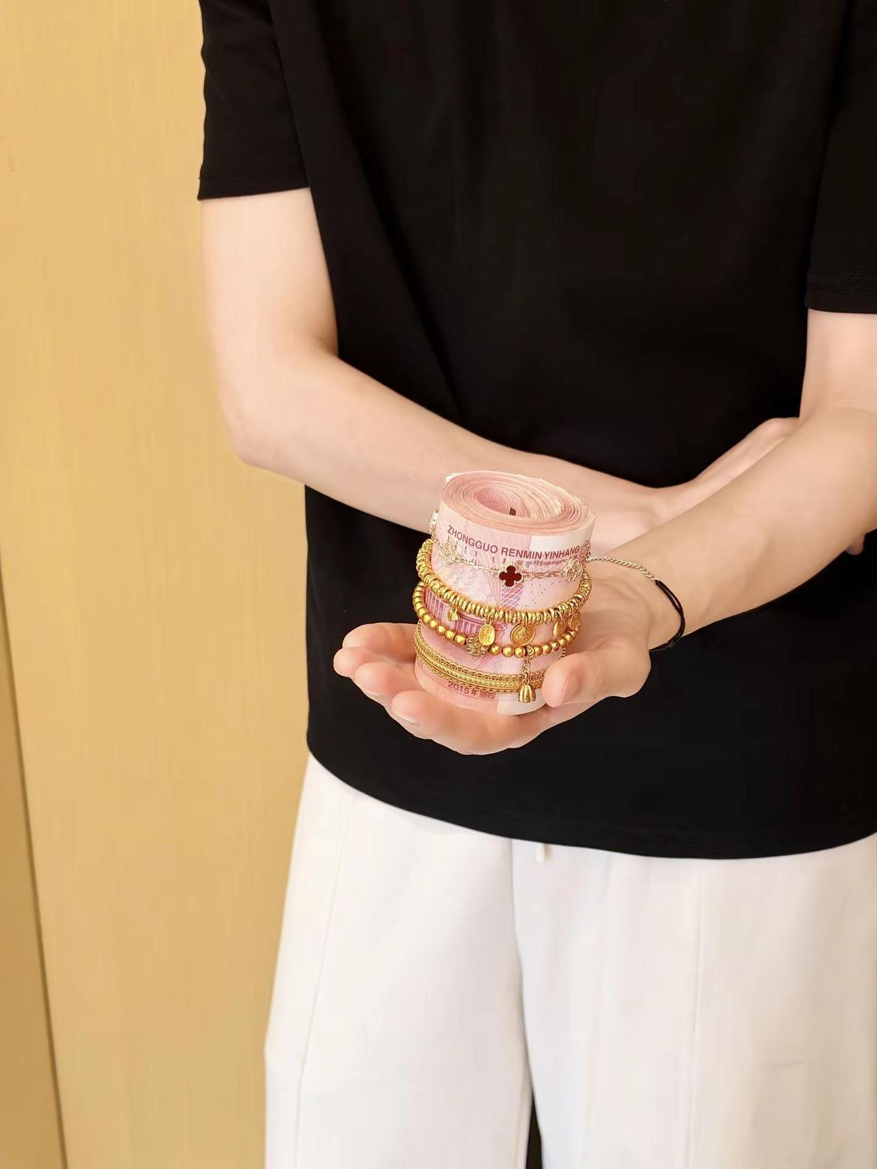 拿不下的关系 就用礼物砸啊 还用我教你吗钞能力 女生不能拒绝的礼物