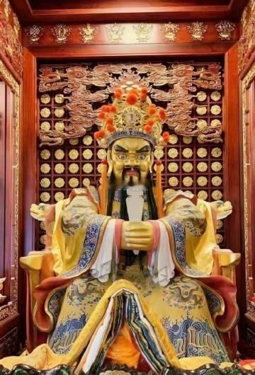龙王菩萨有求必应，是大智文殊菩萨的化身掌管着民间财富，“龙五爷财神”赐福人间聚财