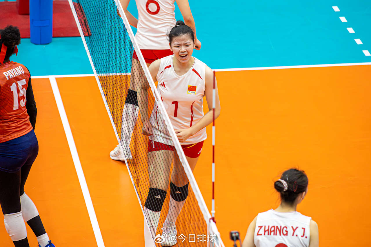 【2026U17女排世锦赛 中国队晋级八强】北京时间13日凌晨，圣费利佩，八分之