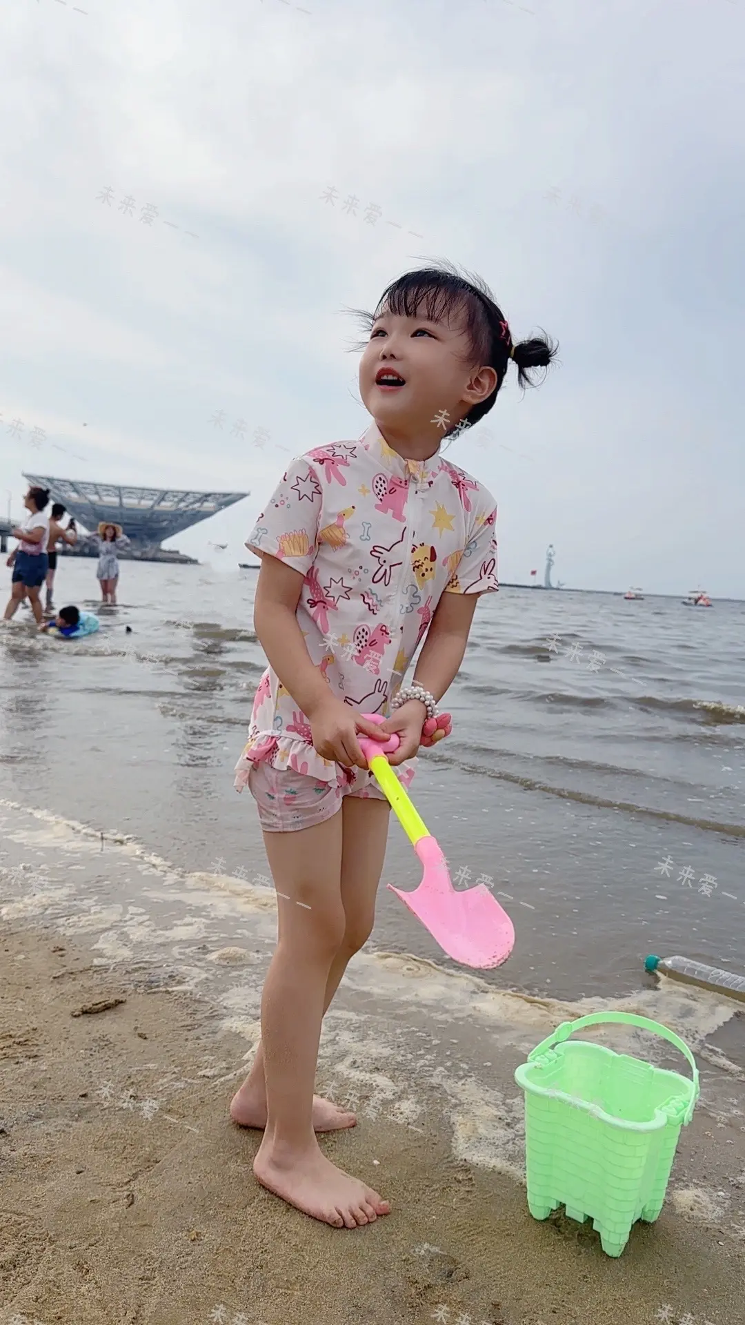 𓆡与海见个面～遛娃🏝 感受到了自由和风🌊 衣服湿了换💦鞋子湿了...