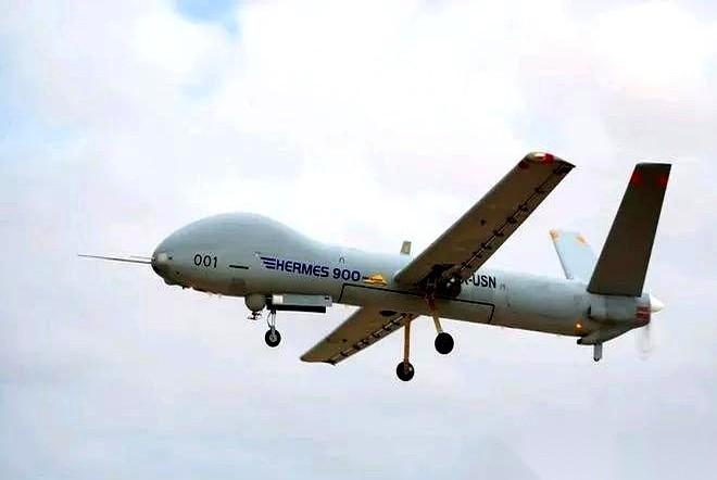 几千公里外，有人按下一个按钮。
委内瑞拉一个港口的毒枭们，连人带货，瞬间就从地球