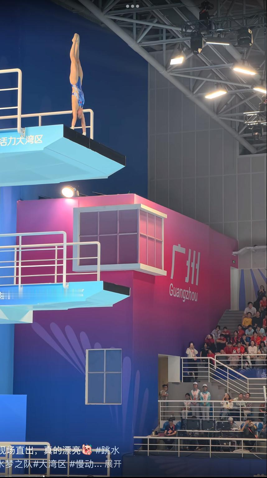 陈芋汐为何深受国内外裁判青睐？
答案藏在细节里。

陈芋汐看上去和别人的水花差不