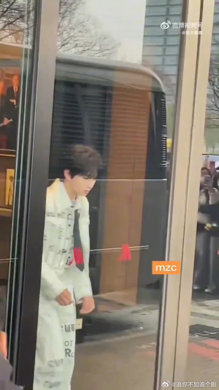 穆祉丞出发南京录周五晚高疯周五晚高疯 穆祉丞出发南京！帅到我失语，坐等周五晚高疯