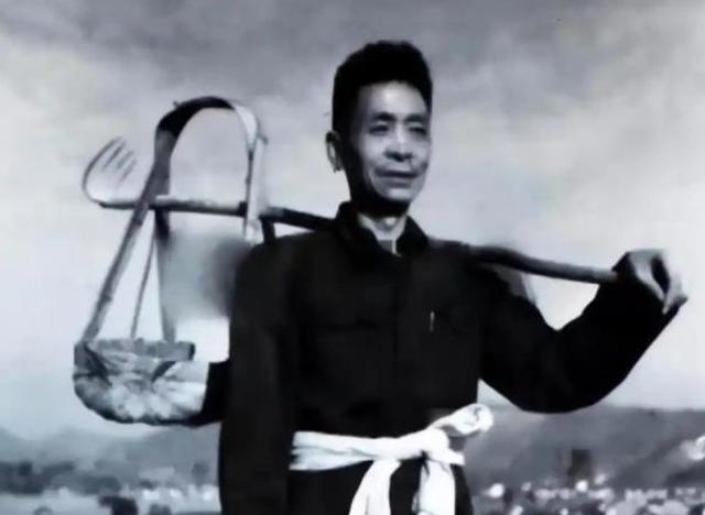1957年， 开国少将甘祖昌请求总政：“我脑袋有伤，不适合当官，想回老家，去当农