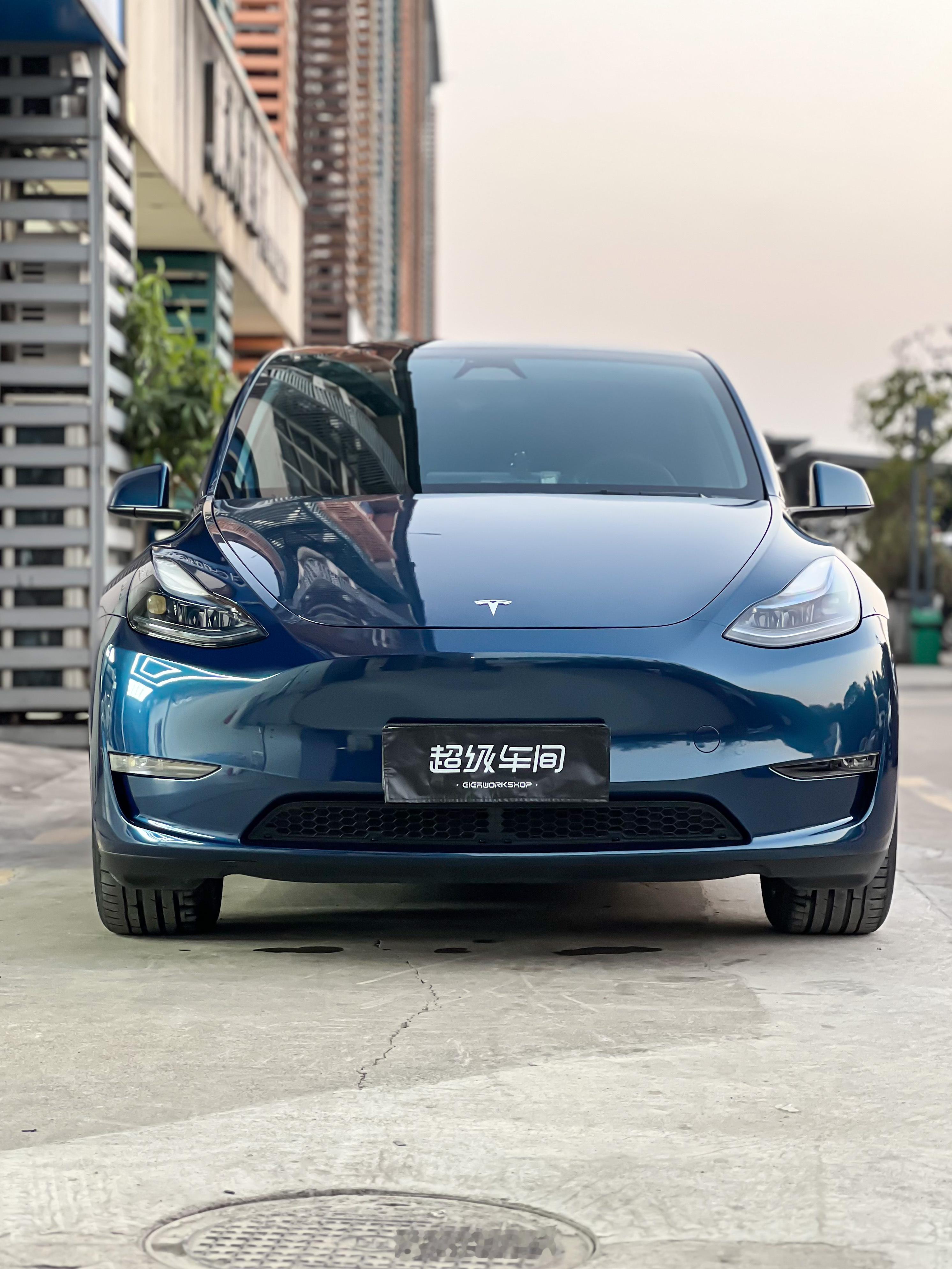 特斯拉Model Y｜液态金属军团蓝液态流动的金属光泽🫧深邃军团蓝的变幻与霸气