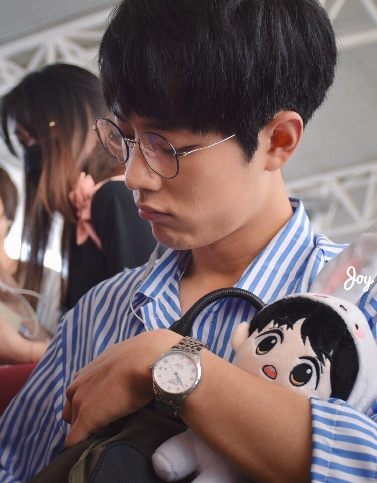 百闻不如一见是肖战啊肖战藏海传 肖战大兔兔抱着小兔兔糟糕！太好可爱