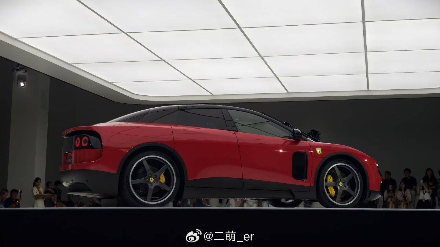 胖胖法拉利… 好厚