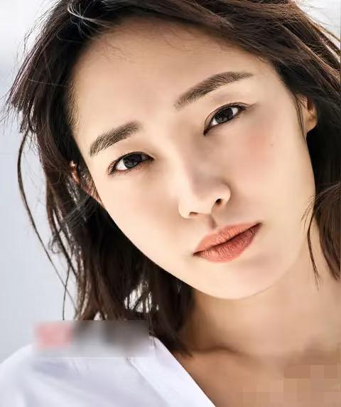 白百何真的挺可惜的，
如果不是因为当年的事情，
凭借白百何的演技和能力，有可能会