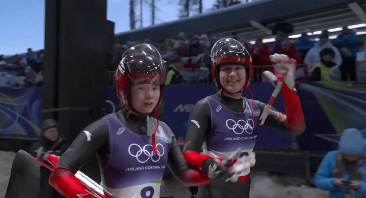 古丽洁乃提与赵佳颖女子双人雪橇冬奥首秀斩获第8，创造历史