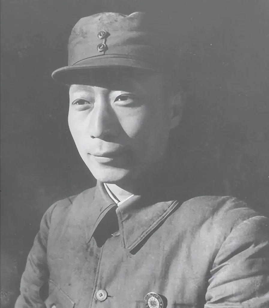1948年，毛主席的厨师正要杀鱼，却被聂荣臻一把按住手：“先别急着杀，看着有点问