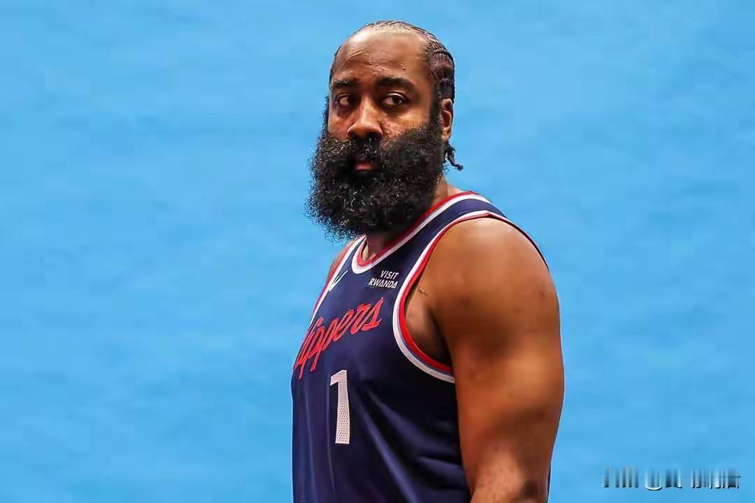 哈登没去客场。 
他腿上那圈绷带，赛季新低的13分，两天后照样没上飞机。 
快船