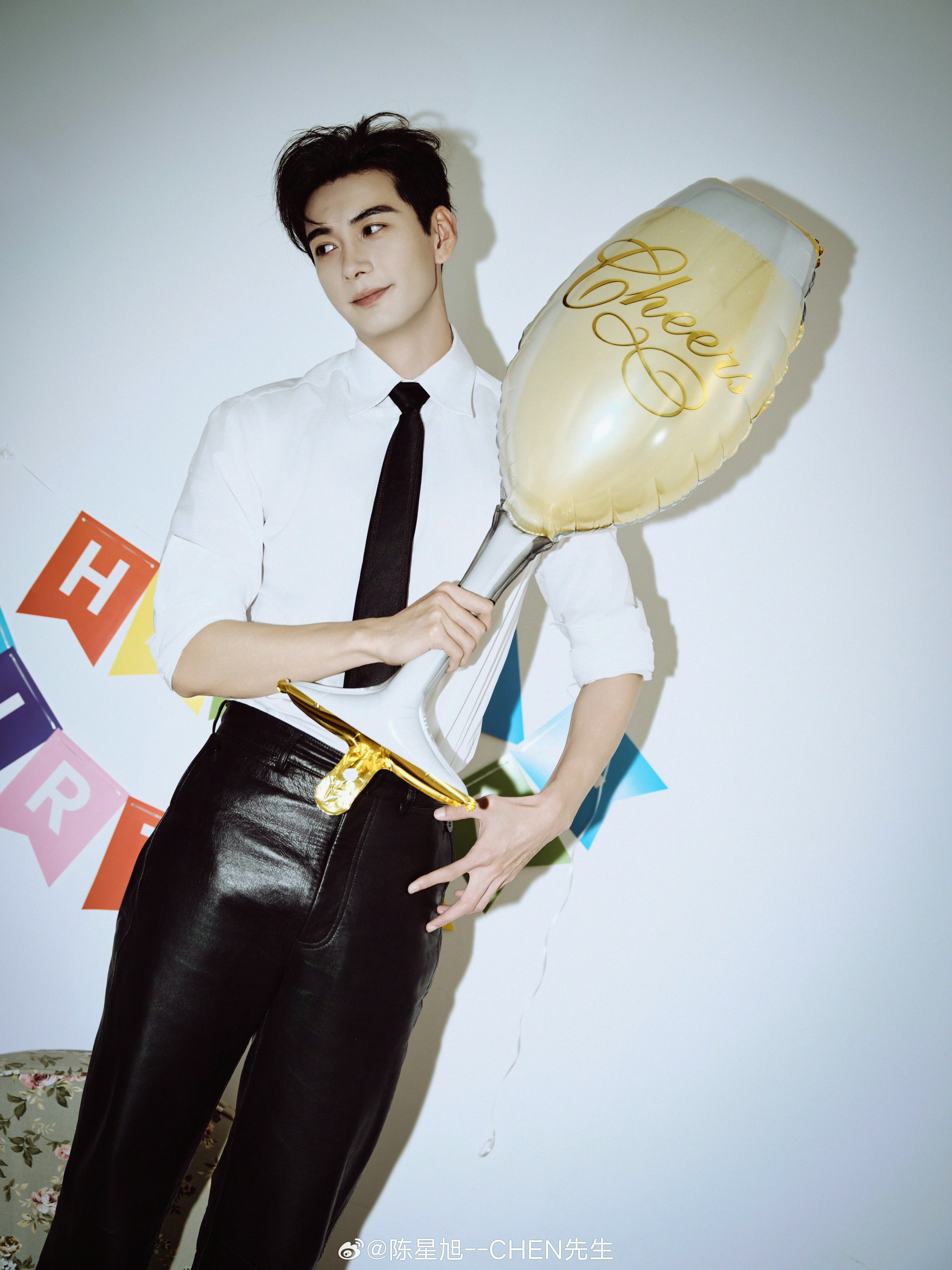 早安   今日的早安，只说给你听，我家的满分男。三十而立之年，旭日和星辰皆来向你