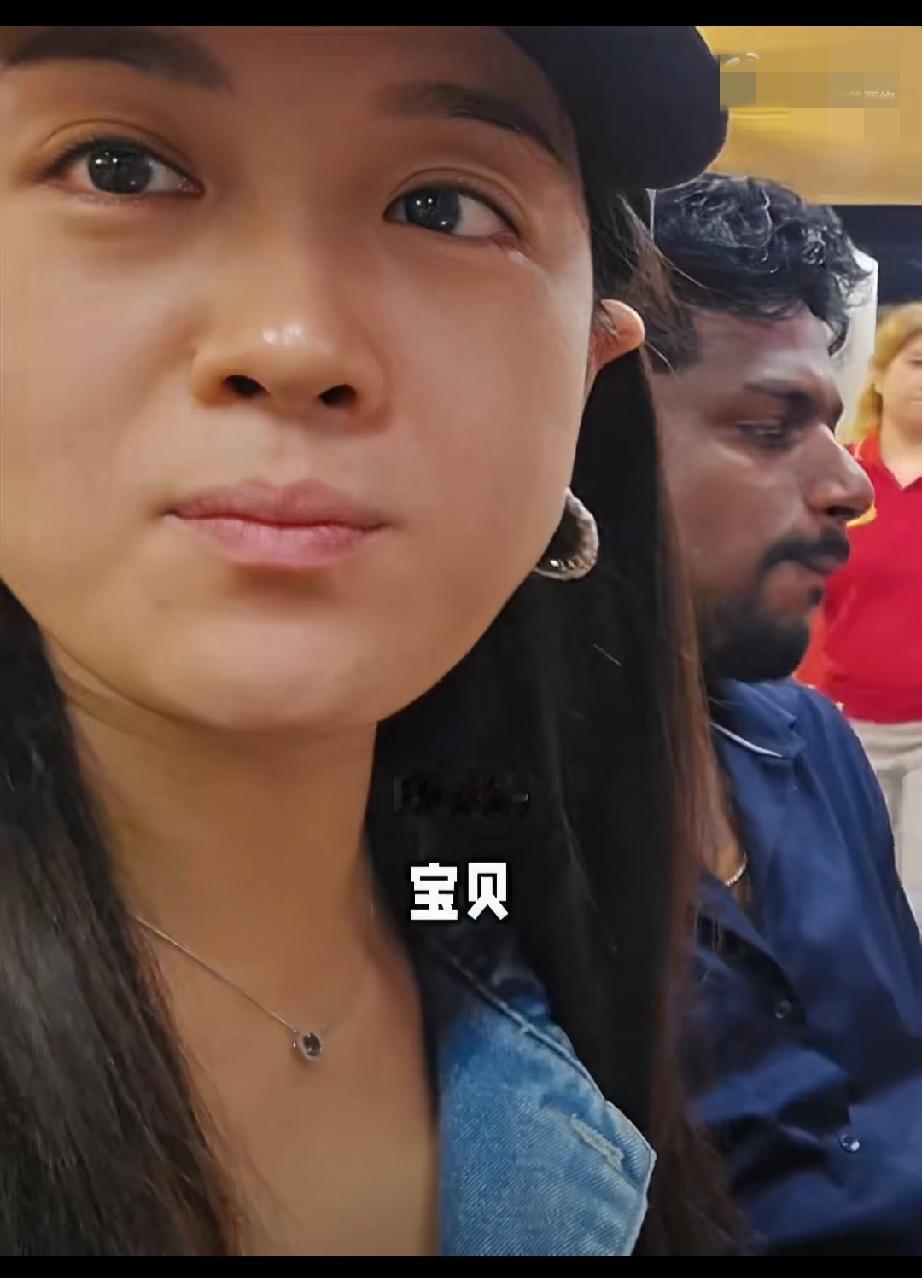 中国女人向印度老公学习用手吃饭，试过之后觉得这样吃很方便，所有人都应该学习这样吃
