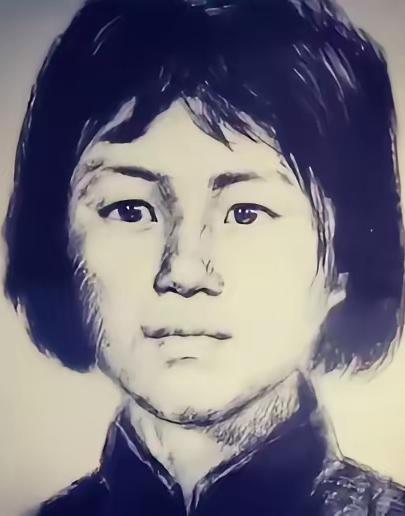 枪毙前，她突然往嘴里塞了一大把生黄豆。
 
腮帮子撑得老大，跟含着两块石头似的。