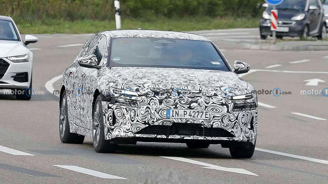 奥迪A6 Avant e-tron谍照
该车定位一款纯电动中大型旅行车，新车预计