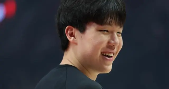 杨瀚森分享驾照考试小趣事 称已购入宝马X5代步