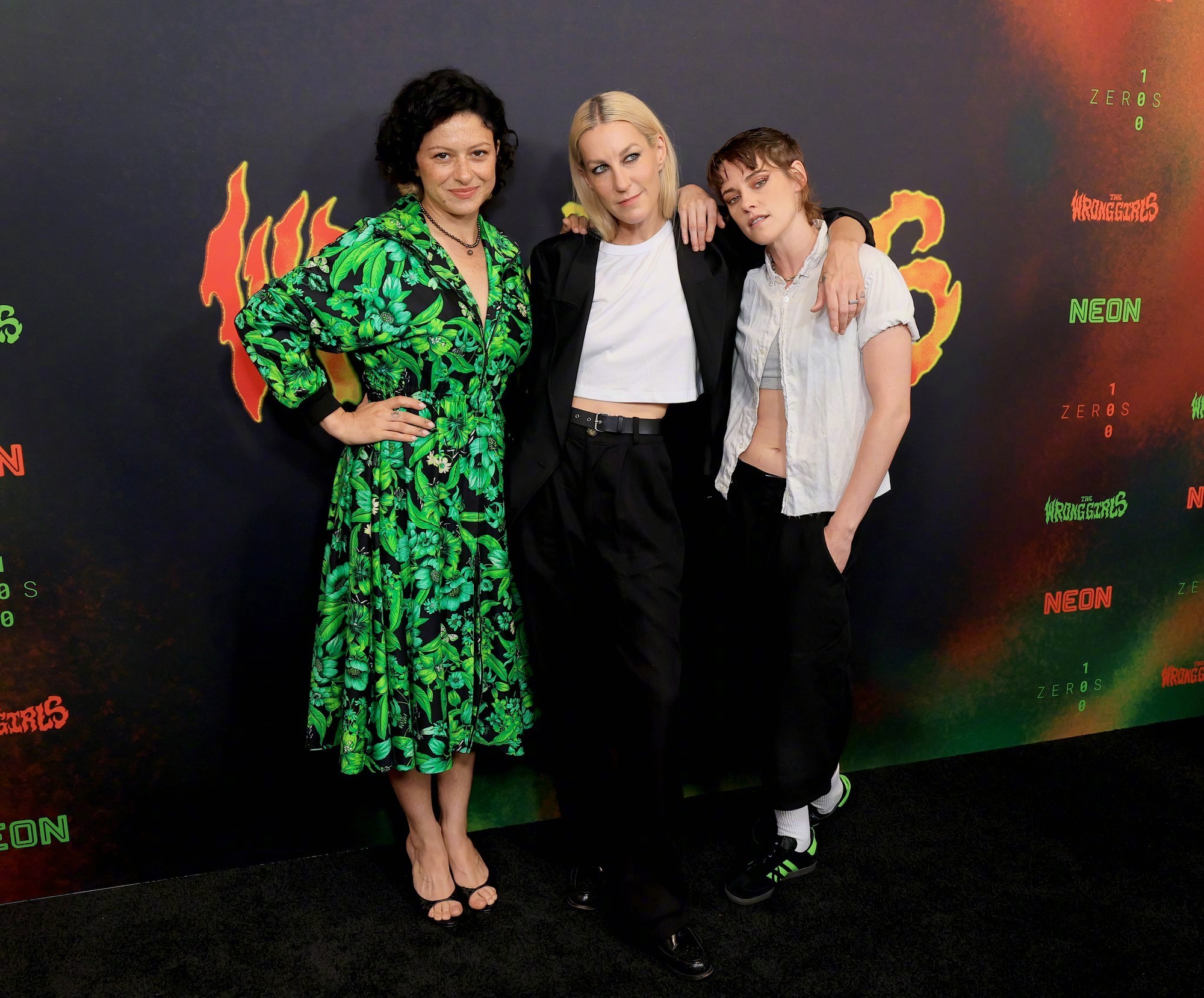KristenStewart和爱妻现身洛杉矶，参加新片《The Wrong Gi