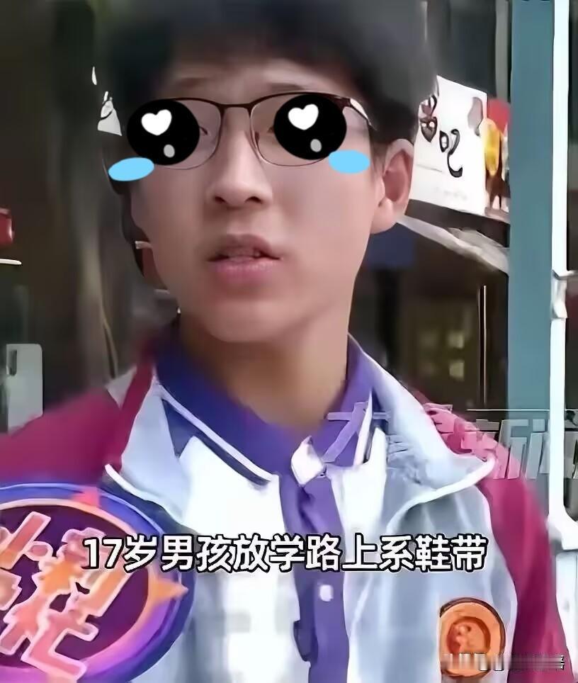 5月5日，河南平顶山，17岁中学生放学途中系鞋带时竟意外在路边捡到32克黄金手镯