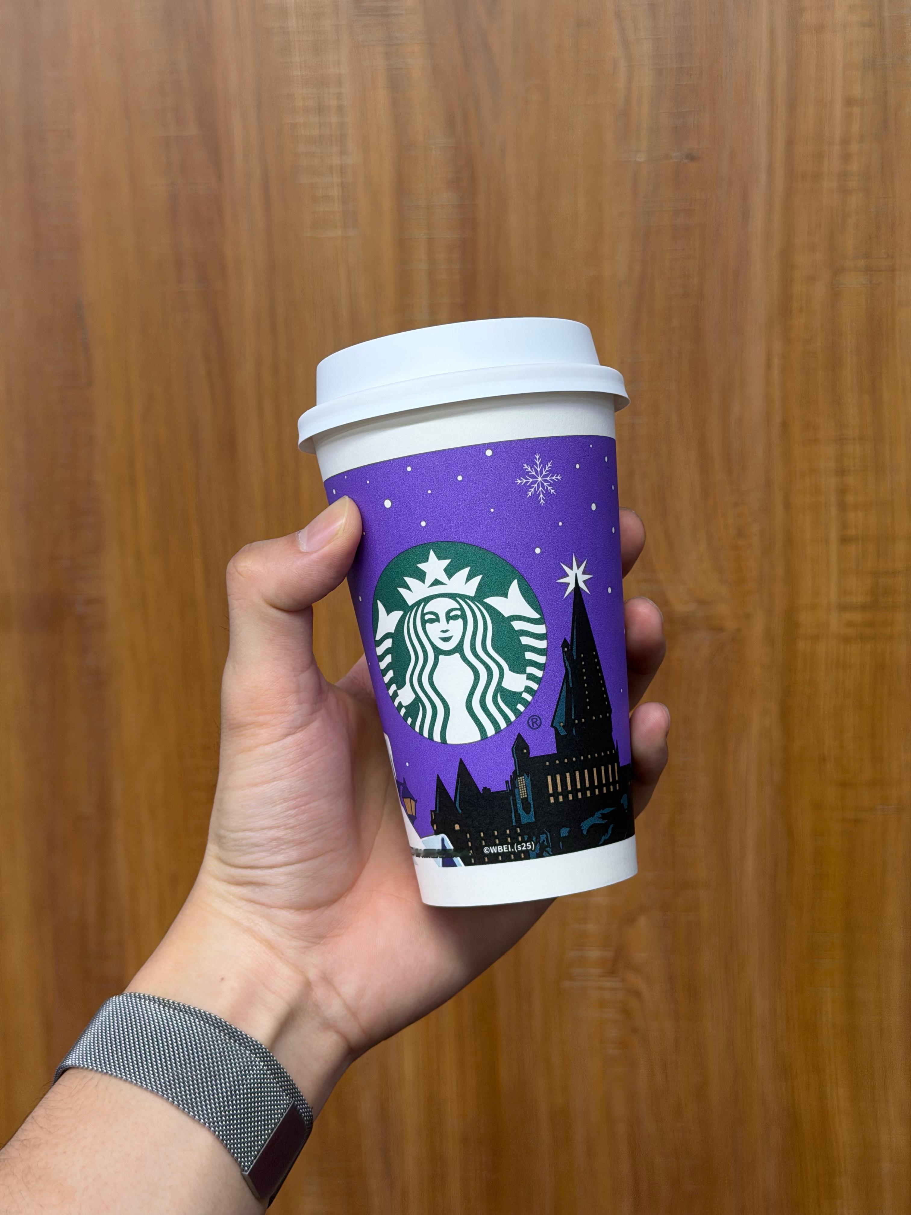 好好好星巴克跟哈利波特联名啦甚至还有魔杖送随机送到了狮院的被套围巾跟罗恩还有伏地