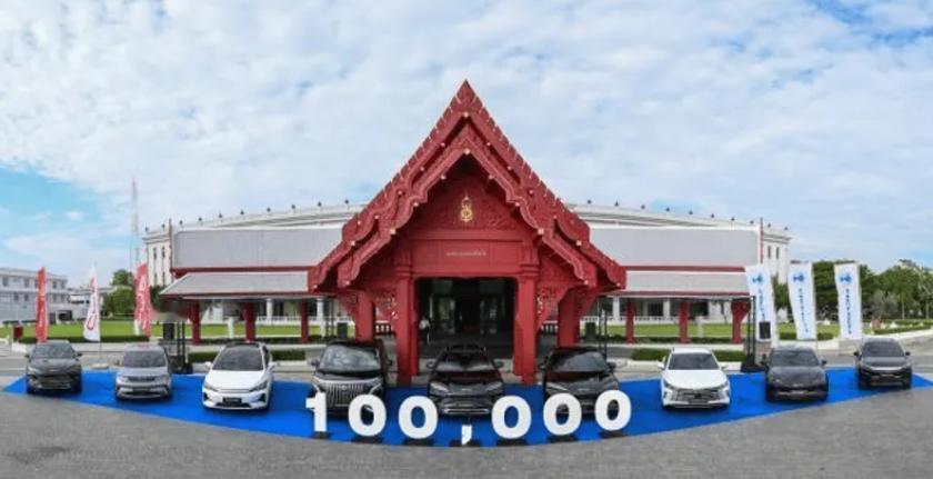 日前，比亚迪在泰国市场达成重要里程碑 —— 第 10 万辆新车正式交付，此次交付