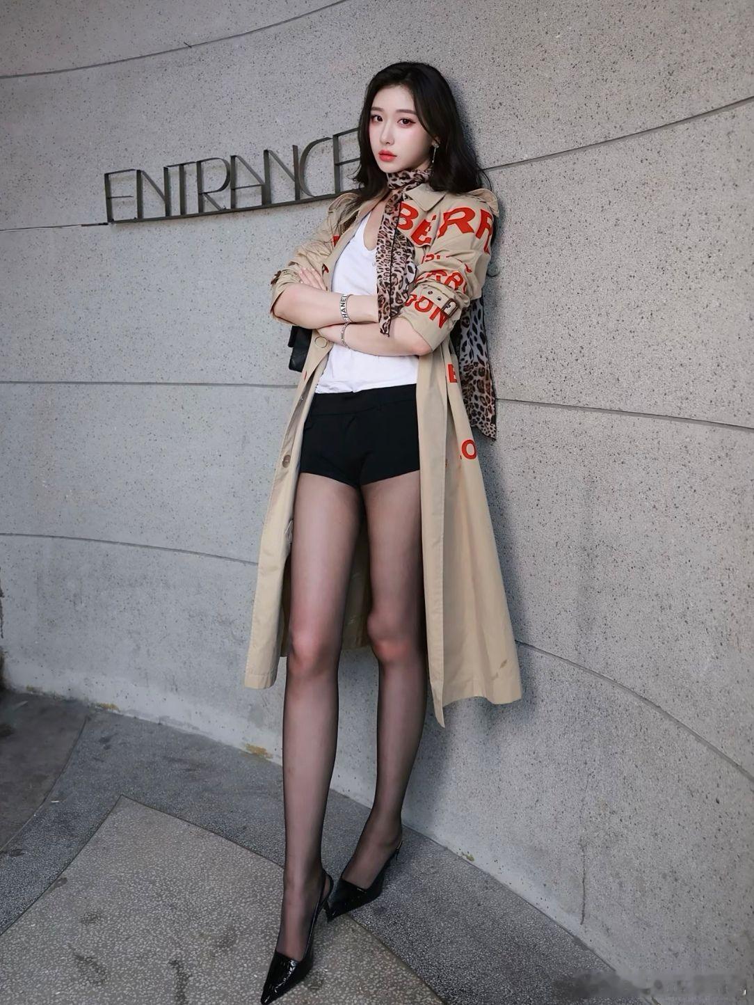 自拍美女绘梦长廊