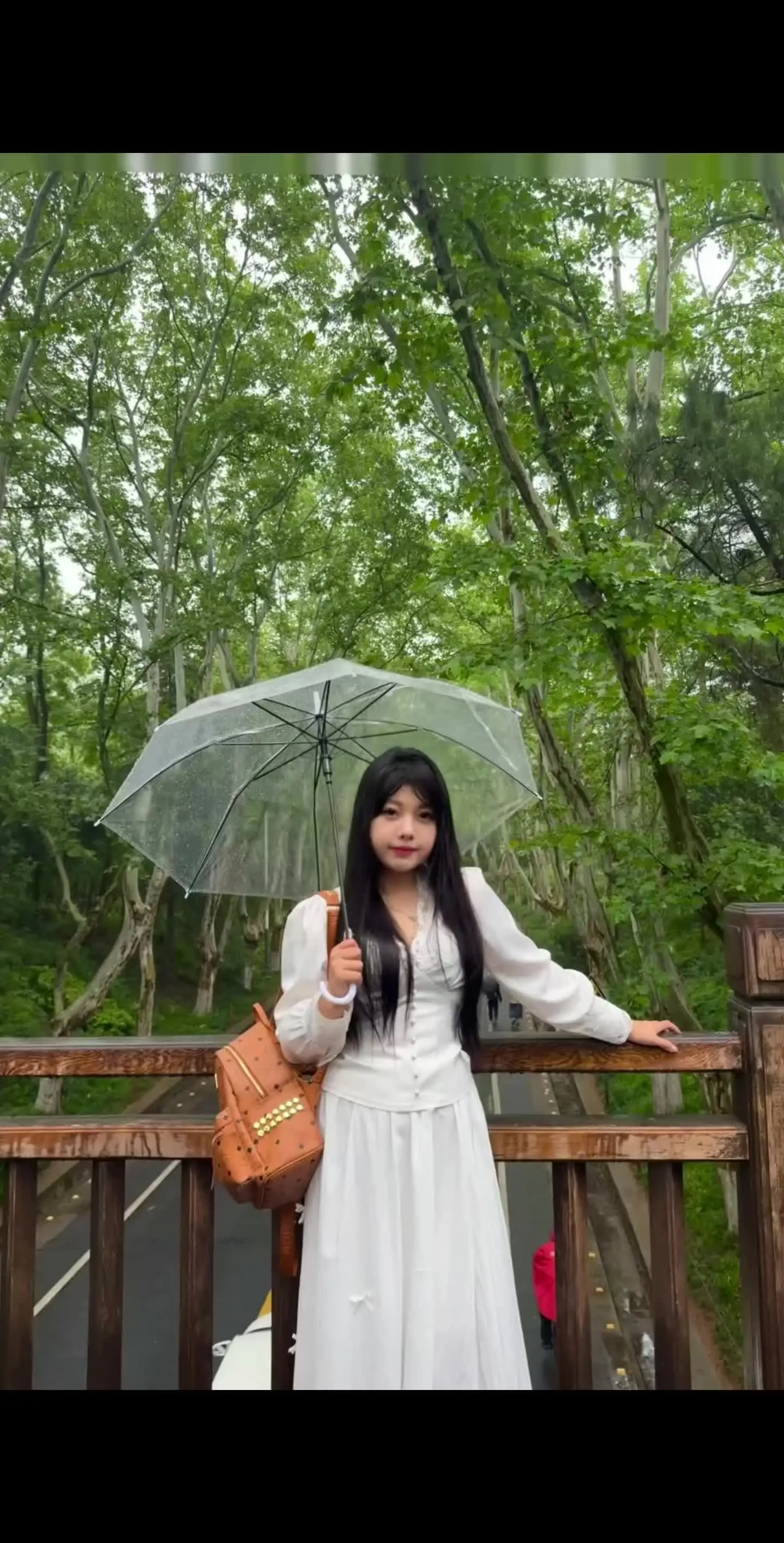 我和南京有个约定 等真正遇到共度一生的人就再去看梧桐树.🕊️