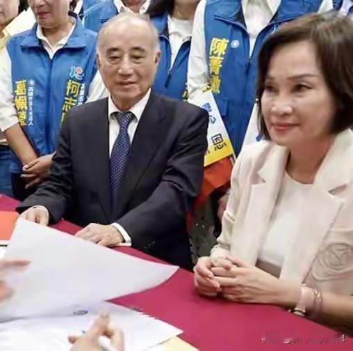 柯志恩准备邀请蒋万安、李四川前往高雄合体造势。为什么会邀请这两个人呢？聊湾区看世