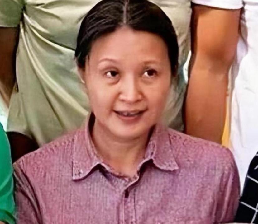谁能想到80年代红透半边天的影后方舒，如今要为养娃奔波度日。
天津艺术世家出身的