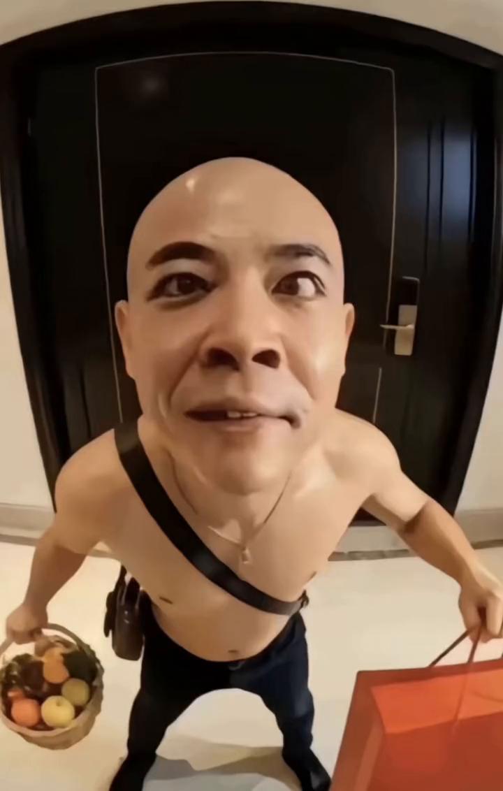 我到你家门口了，开开门，给您送财来了。新年快乐。