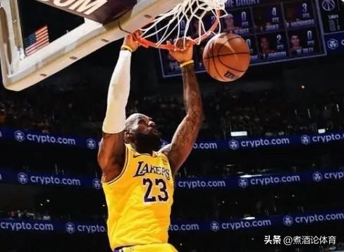 41岁的詹姆斯，确实是卸下重负、返璞归真的最好写照。

此前多年，他背负着“历史