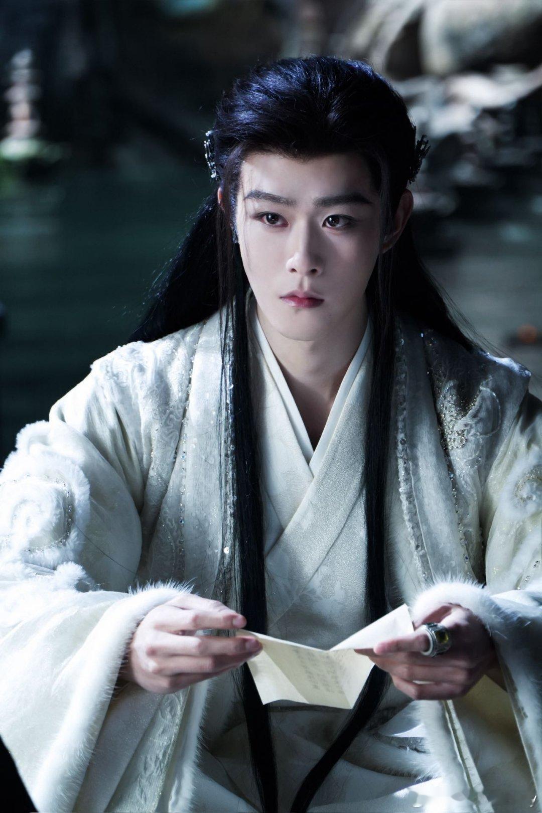 田嘉瑞 角色歌曲 散了吧歌曲已经澄清不是田嘉瑞唱的啦，快来《月鳞绮纪》和小狐狸寄