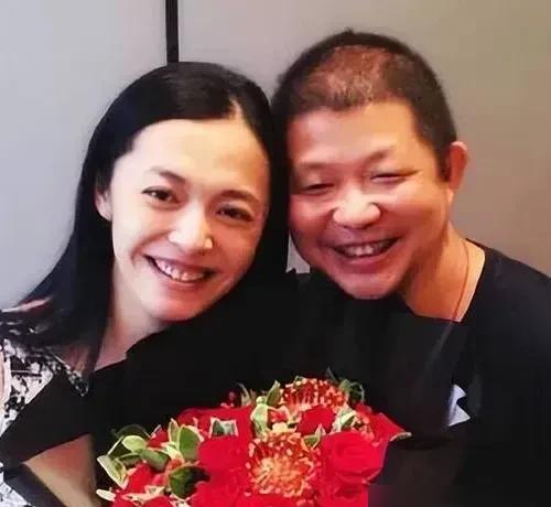 离婚这事，谁更占舆论？
姚晨凌潇肃当年就吃过亏。
不是感情本身。
是叙事权和时间