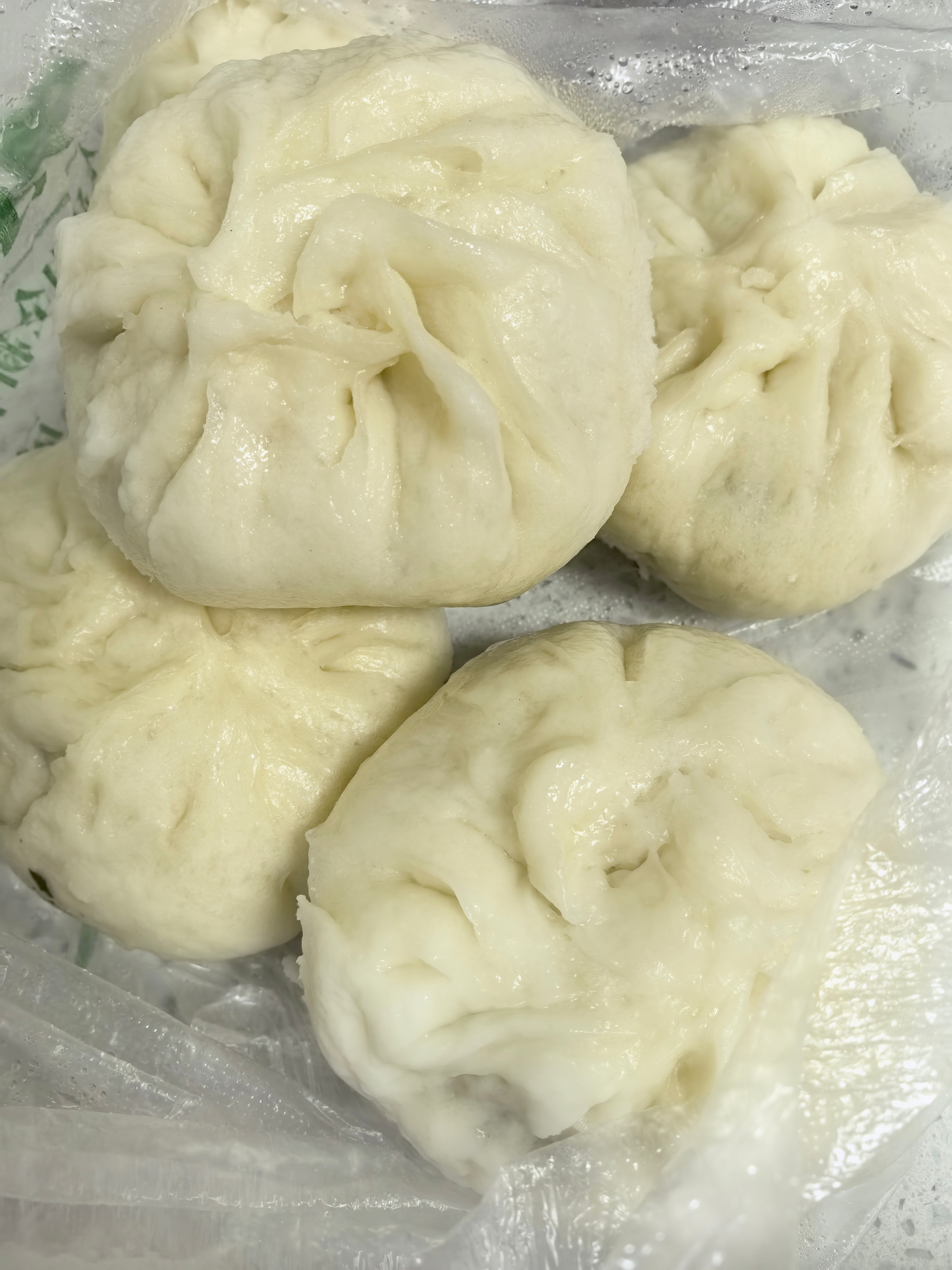 我的婆婆真的太好了，蒸了包子给我们，今天晚饭我能省点事了