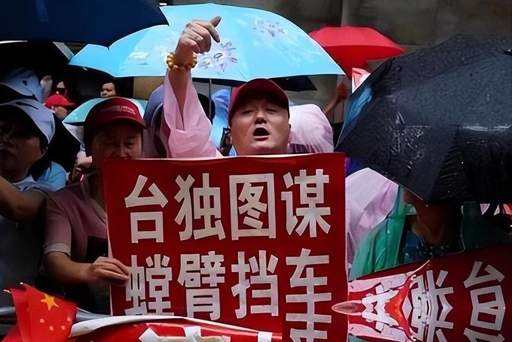 听说过“拿着你的东西，当成对你的恩赐”这种奇葩事吗？
最近网上又翻出一位台湾政客