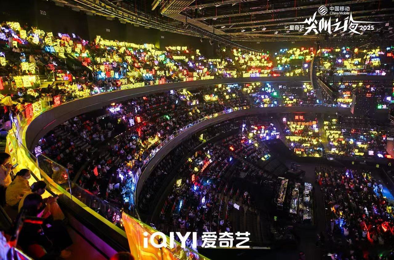 谁能懂啊！！看到朋友晒出尖叫之夜门票的那一刻我彻底破防了！星钻VIP竟然有机会和