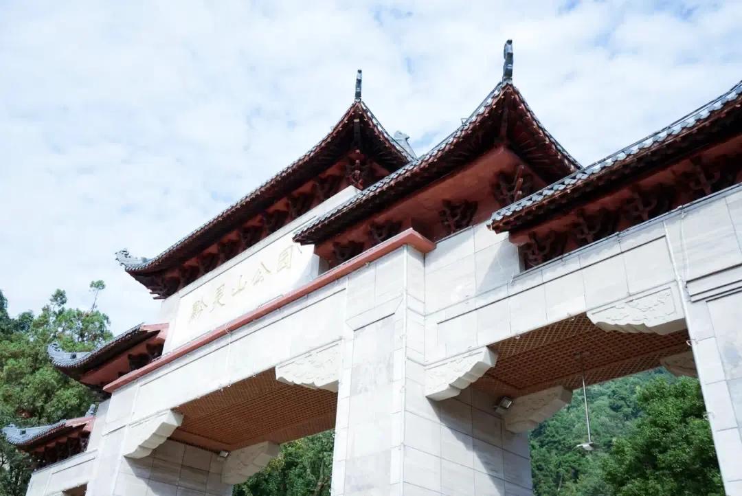 在贵州省省会贵阳市的市中心，竟然有这么一个免费的“国家4A级旅游景区”？不仅山美