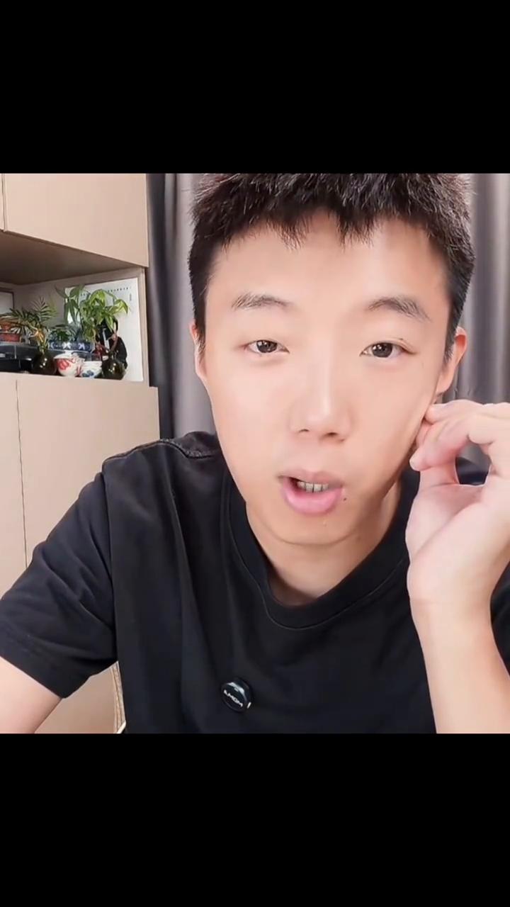 现在都各奔东西，现在八一队的人基本都是各奔东西，真的是全都在不同的城市没法见到面
